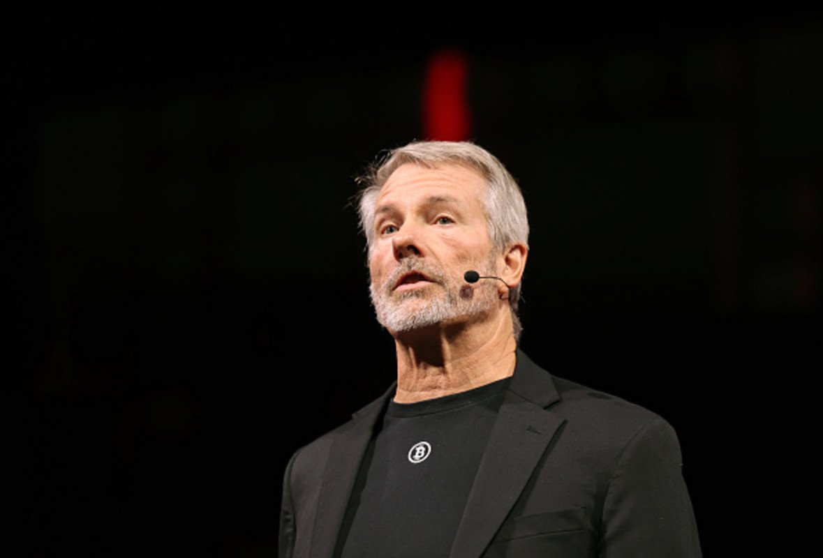 BTC ကို မရောင်းဘဲ ဈေးကျတုန်း ဝယ်စုနေတာဆိုတဲ့ Michael Saylor